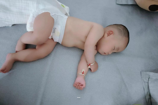 辽宁宝宝先长上牙还是下牙